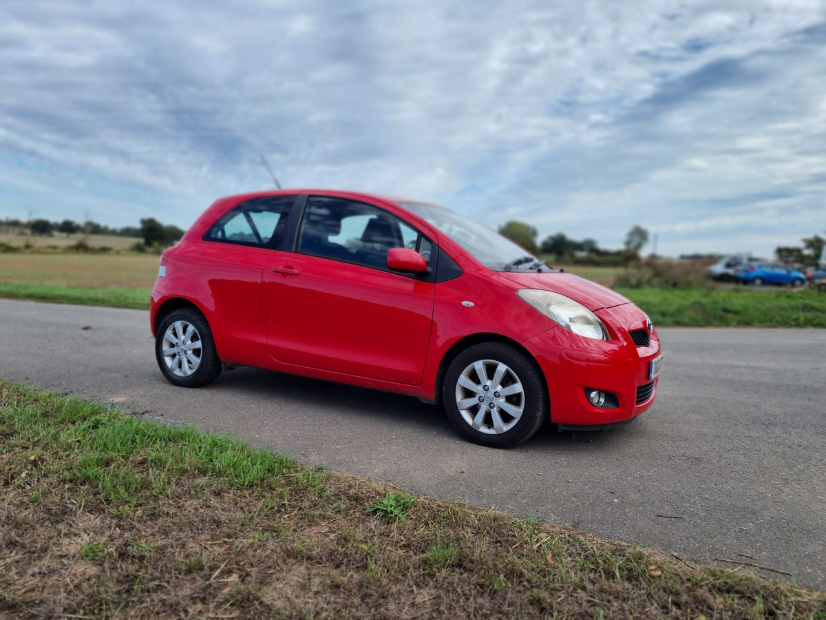 2011 Toyota Yaris 1.33 VVT-i T Spirit Nav 3dr [6]