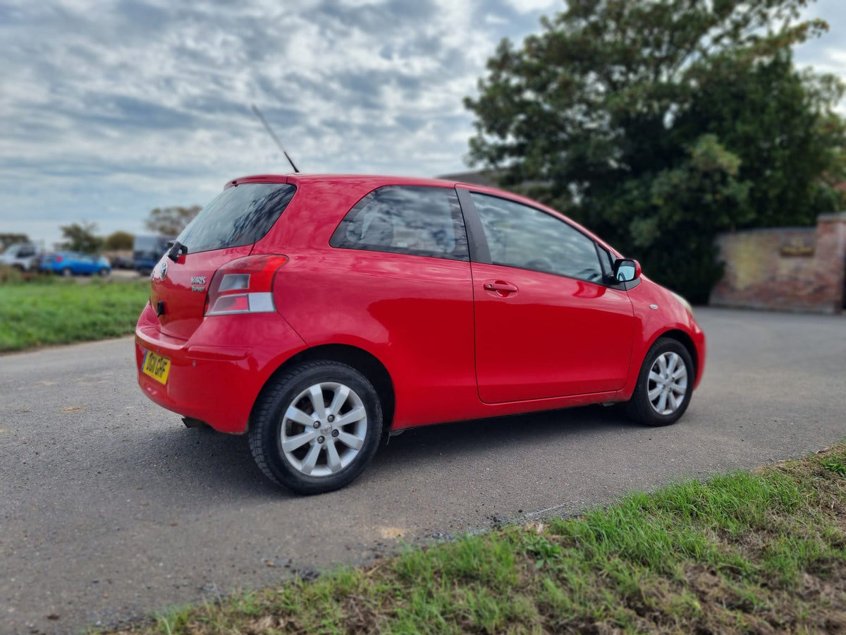 2011 Toyota Yaris 1.33 VVT-i T Spirit Nav 3dr [6]