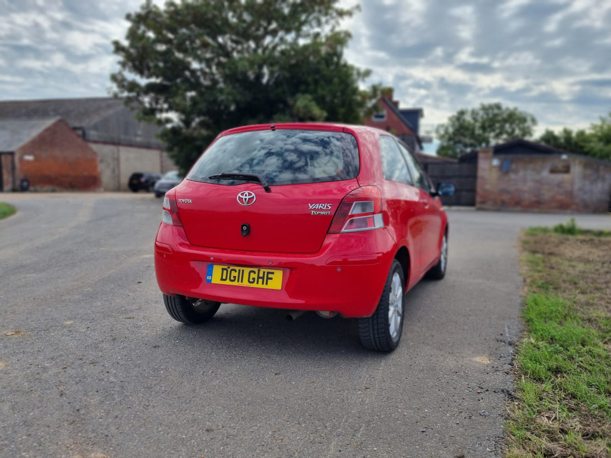 2011 Toyota Yaris 1.33 VVT-i T Spirit Nav 3dr [6]