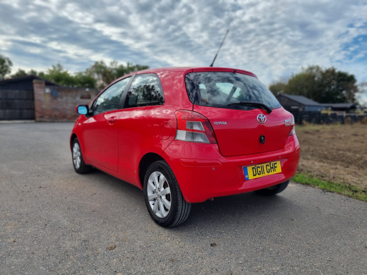 2011 Toyota Yaris 1.33 VVT-i T Spirit Nav 3dr [6]