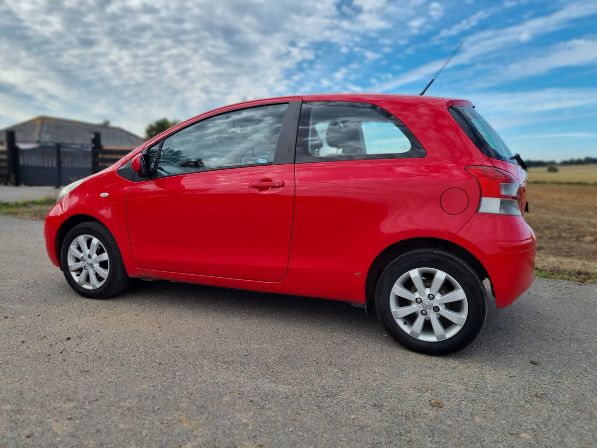 2011 Toyota Yaris 1.33 VVT-i T Spirit Nav 3dr [6]