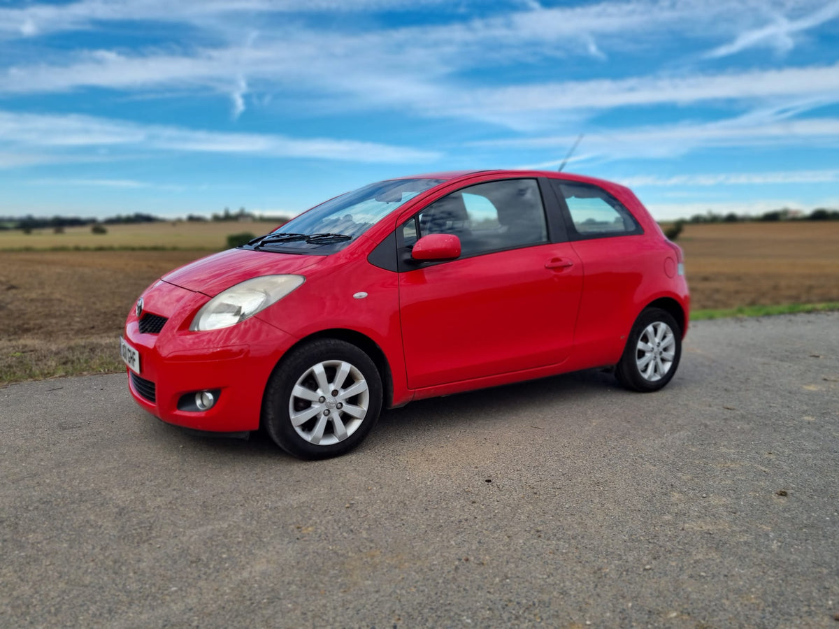 2011 Toyota Yaris 1.33 VVT-i T Spirit Nav 3dr [6]