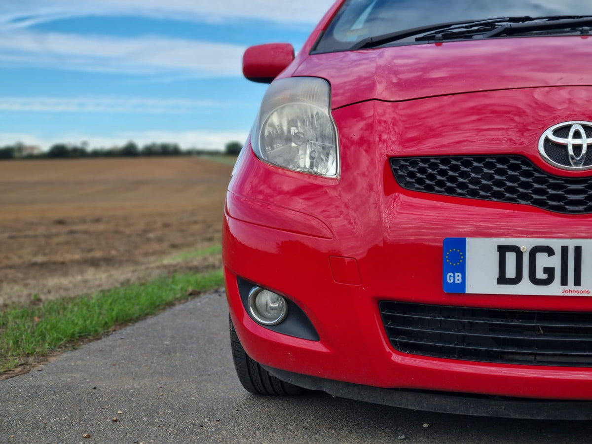2011 Toyota Yaris 1.33 VVT-i T Spirit Nav 3dr [6]