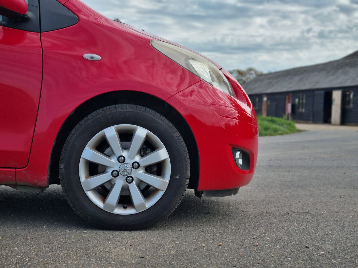 2011 Toyota Yaris 1.33 VVT-i T Spirit Nav 3dr [6]