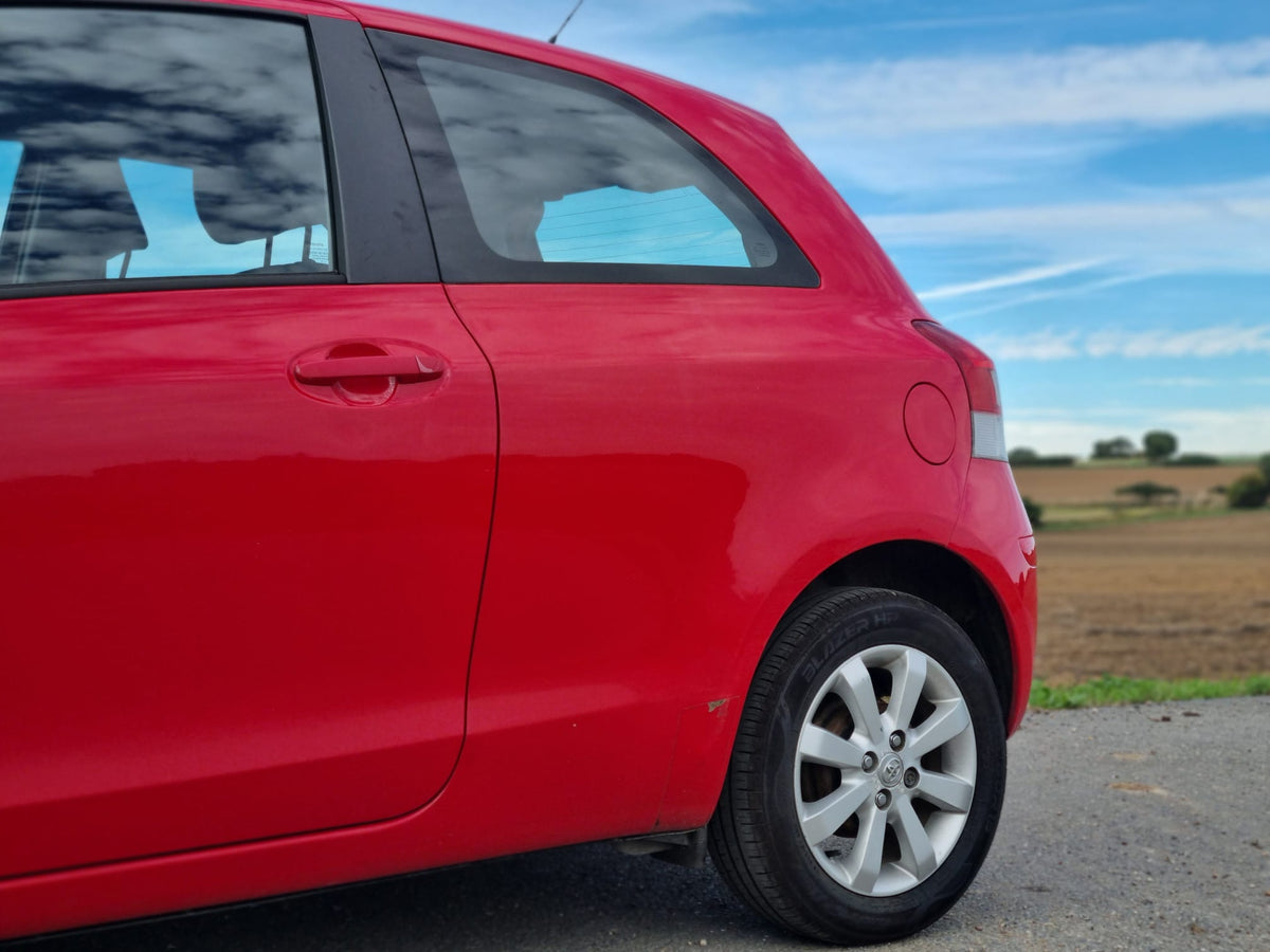 2011 Toyota Yaris 1.33 VVT-i T Spirit Nav 3dr [6]