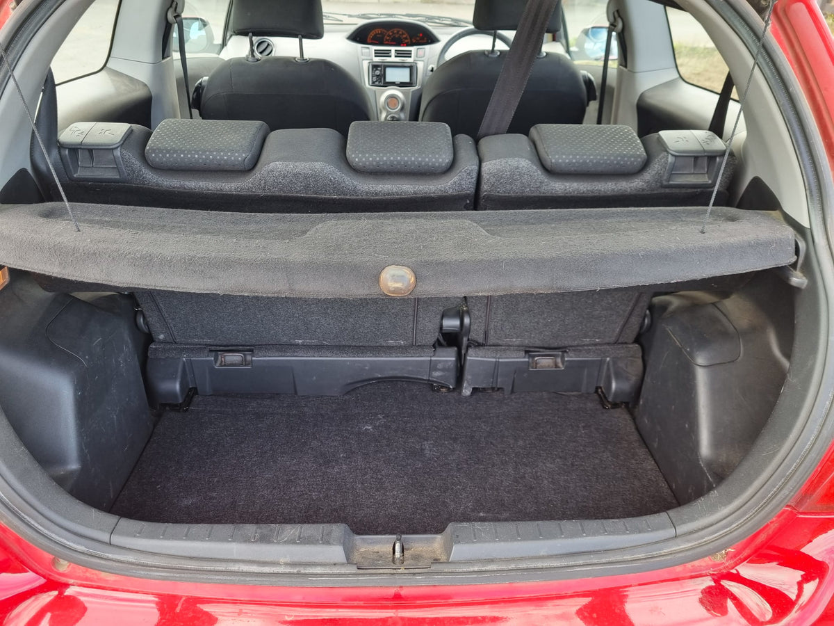 2011 Toyota Yaris 1.33 VVT-i T Spirit Nav 3dr [6]