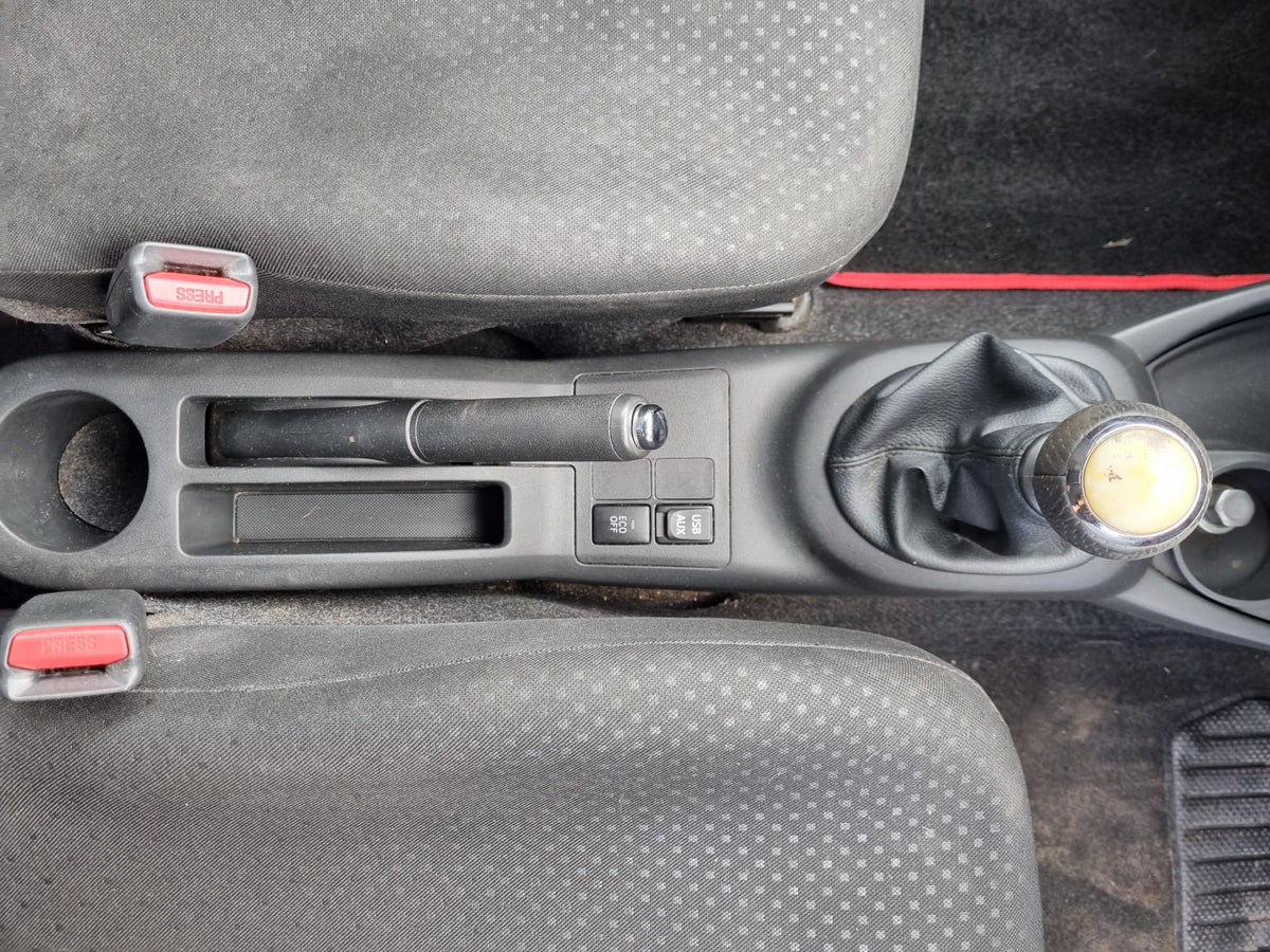 2011 Toyota Yaris 1.33 VVT-i T Spirit Nav 3dr [6]