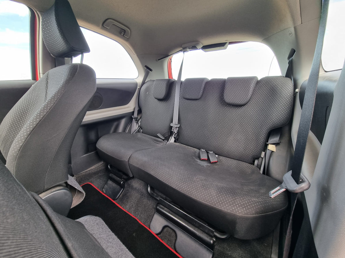2011 Toyota Yaris 1.33 VVT-i T Spirit Nav 3dr [6]